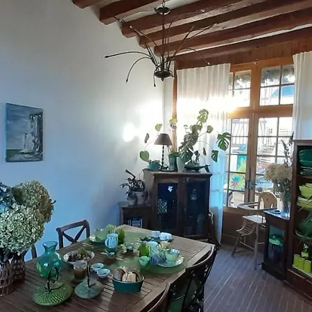 Maison D'hotes Archangels Bed & Breakfast *